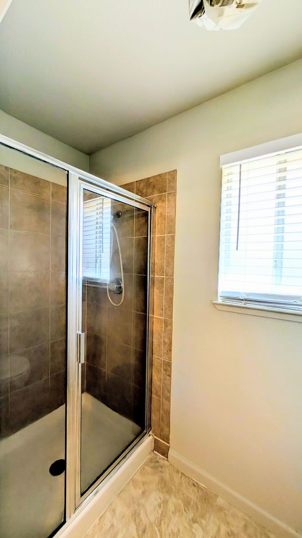 Building Photo - Beautiful 3BD/2BTH Single Family Home on C...