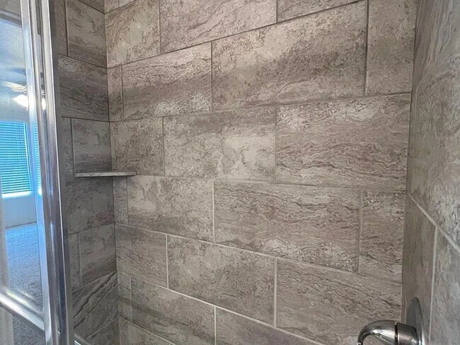 Building Photo - Beautiful 2 bed/2 bath/2 car garage Townhome!