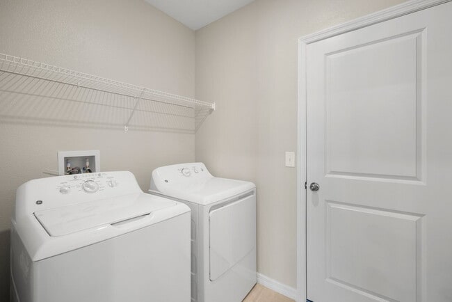Building Photo - LIKE New Home For Rent in Belmont!