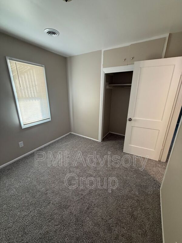 Building Photo - 2220 SW Morningside Rd