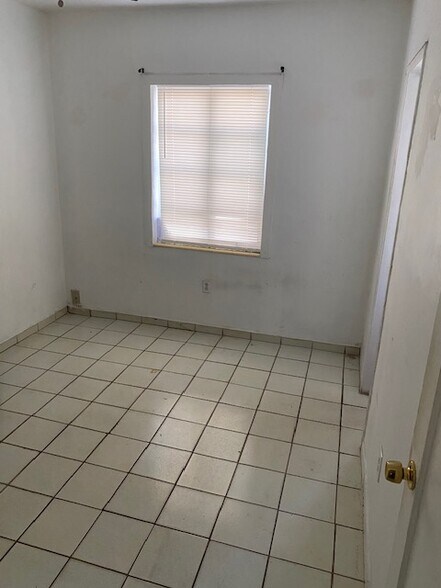 Building Photo - 817 81st St