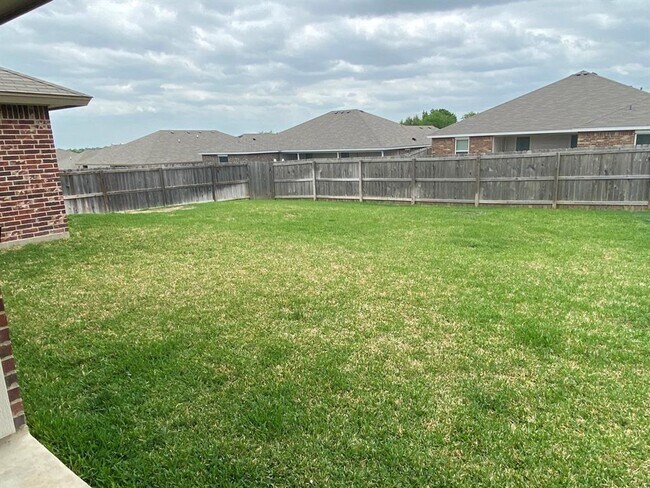 Building Photo - 901 Kacie Dr