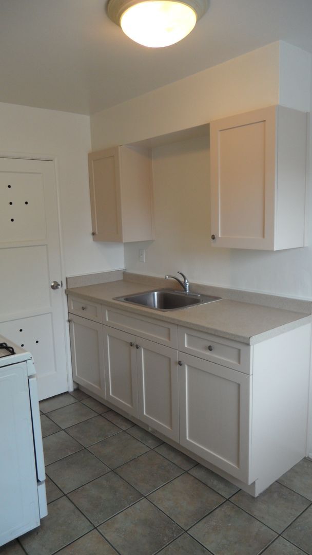 Building Photo - Parton 1521-1527