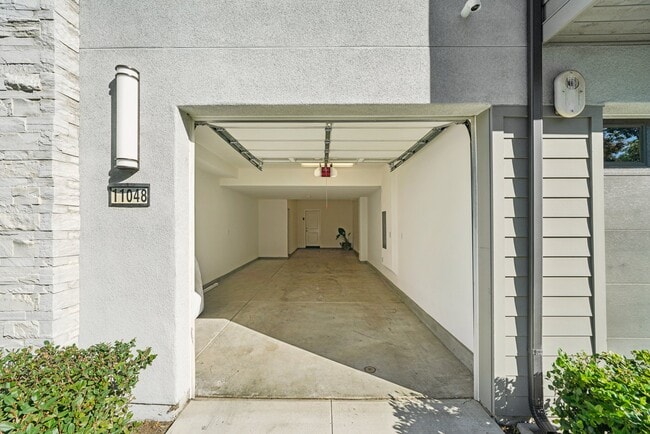 Building Photo - 11048 Luminate Dr