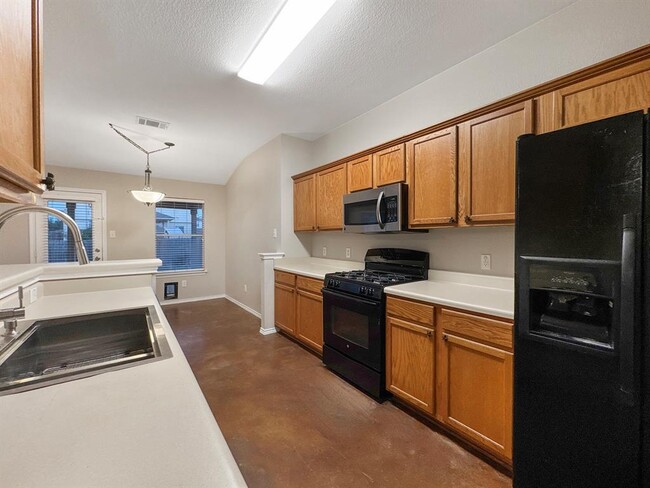 Building Photo - 1010 Whitley Dr