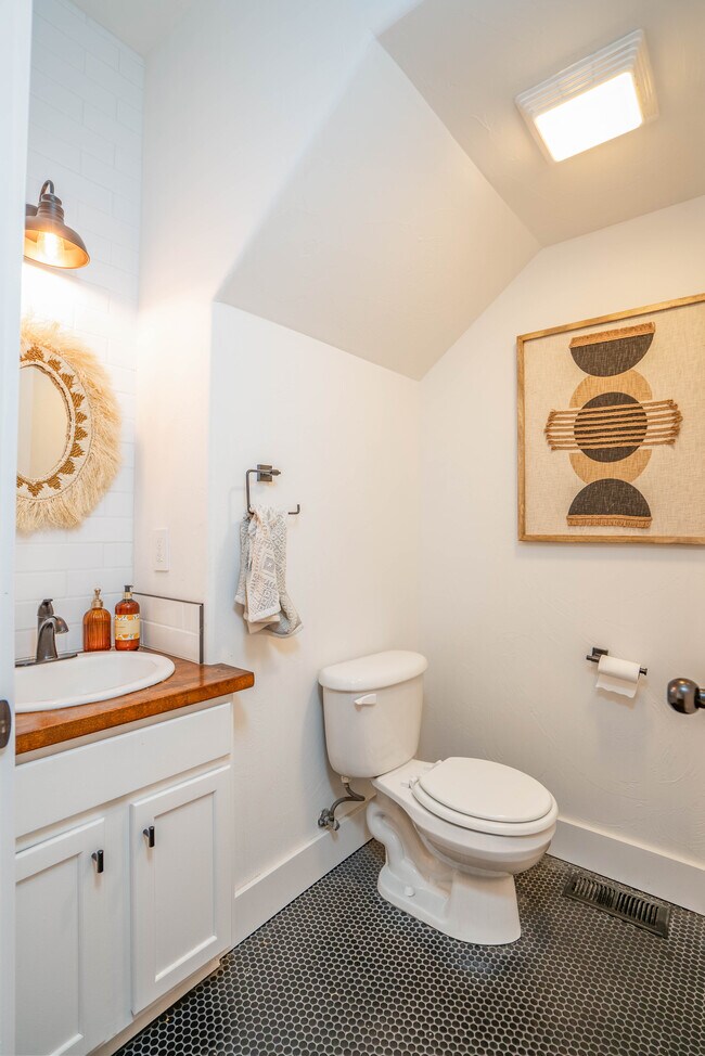 Building Photo - 2218 Gallatin Green Blvd