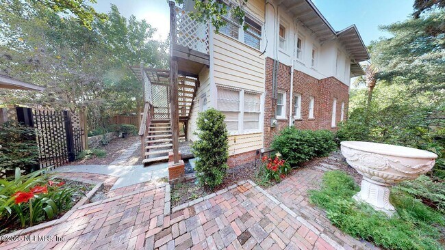 Building Photo - 2044 Forbes St