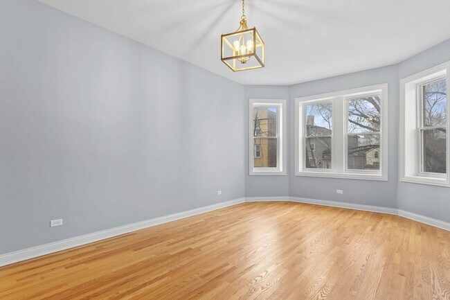 Building Photo - 1529 S Komensky Ave