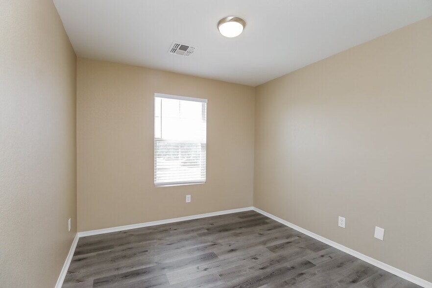 Building Photo - 40549 N Brumana St