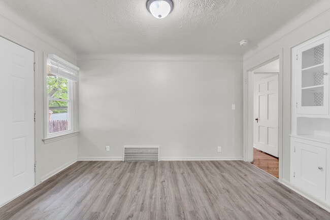 Building Photo - 936 Elbon Rd