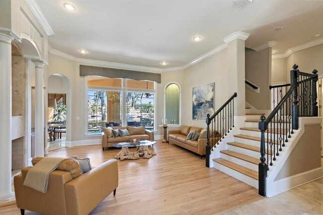 Building Photo - Stunning Lagoon Residence!