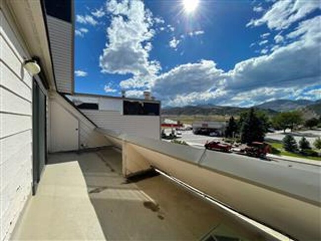 Building Photo - Soda Lakes Condo