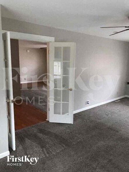 Building Photo - 711 N Evanslawn Ave