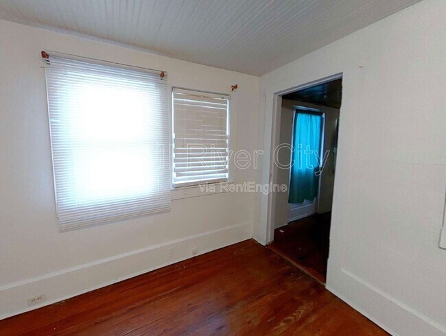 Building Photo - 453 Arlington Rd N