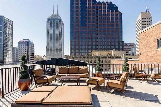 Building Photo - 350 N Meridian St