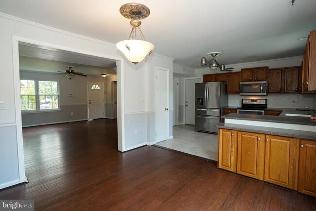 Building Photo - 7862 Centergate Ct