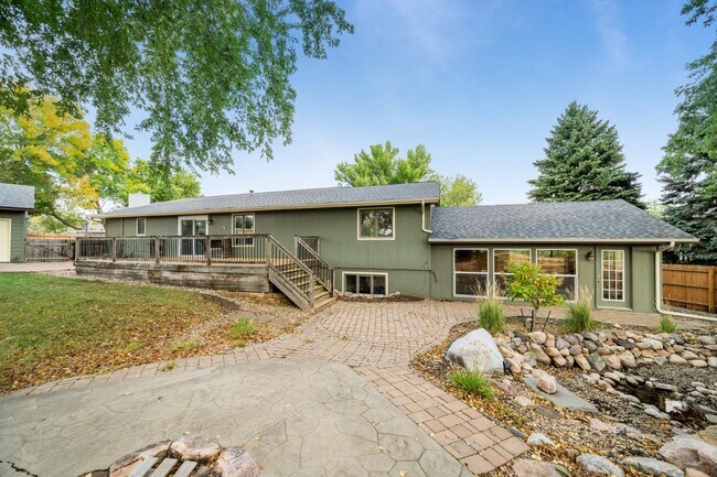 Building Photo - 2412 S Sheffield Cir