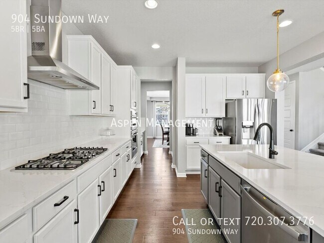 Building Photo - 904 Sundown Way