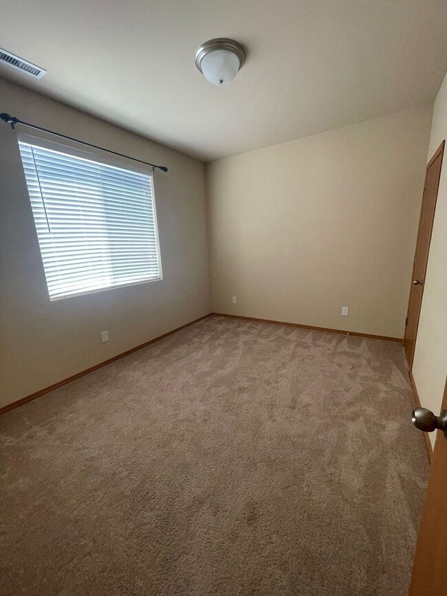 Building Photo - Spacious and Modern 4-Bedroom Home in Everett