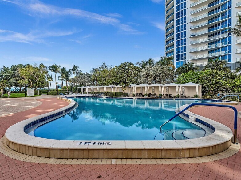 Building Photo - 3001 S Ocean Dr