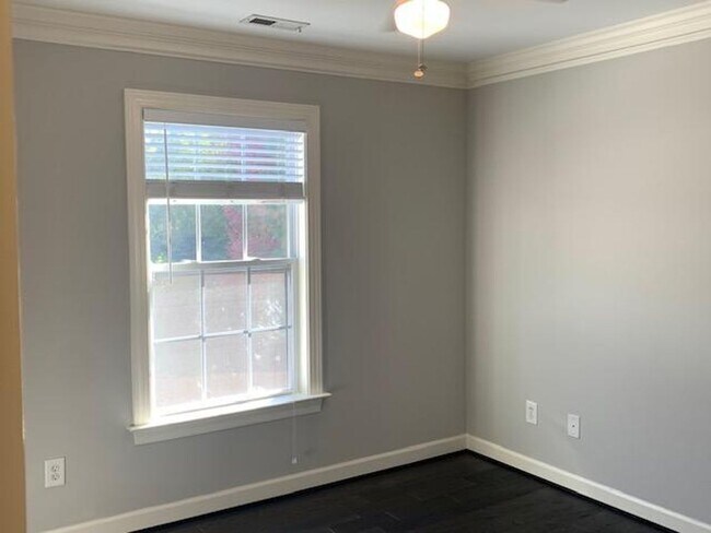 Building Photo - 1205 Dexter Ridge Dr