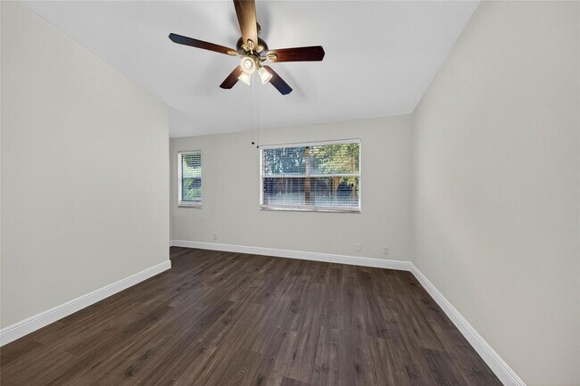 Building Photo - 1921 NE 15th Ave