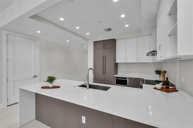 Building Photo - 275 1st Ave S