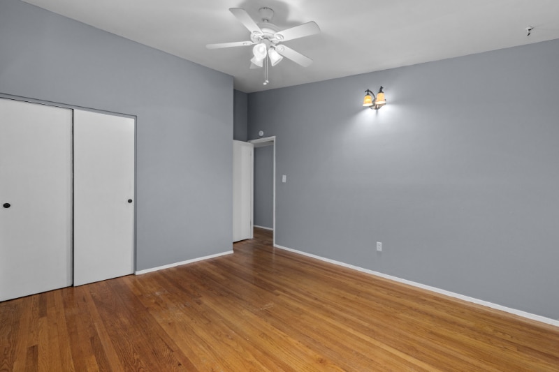 Building Photo - 550 Versailles Dr