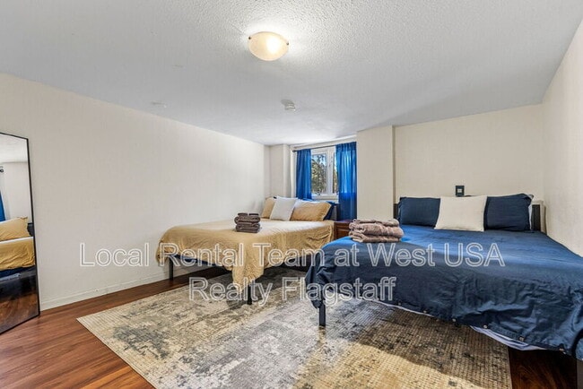 Building Photo - 1720 N Doral Way