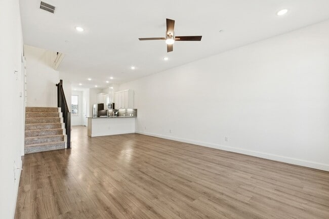 Building Photo - 7143 Buchanan Dr