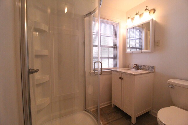 Building Photo - November FREE On This 2 Bedroom 2 Bath