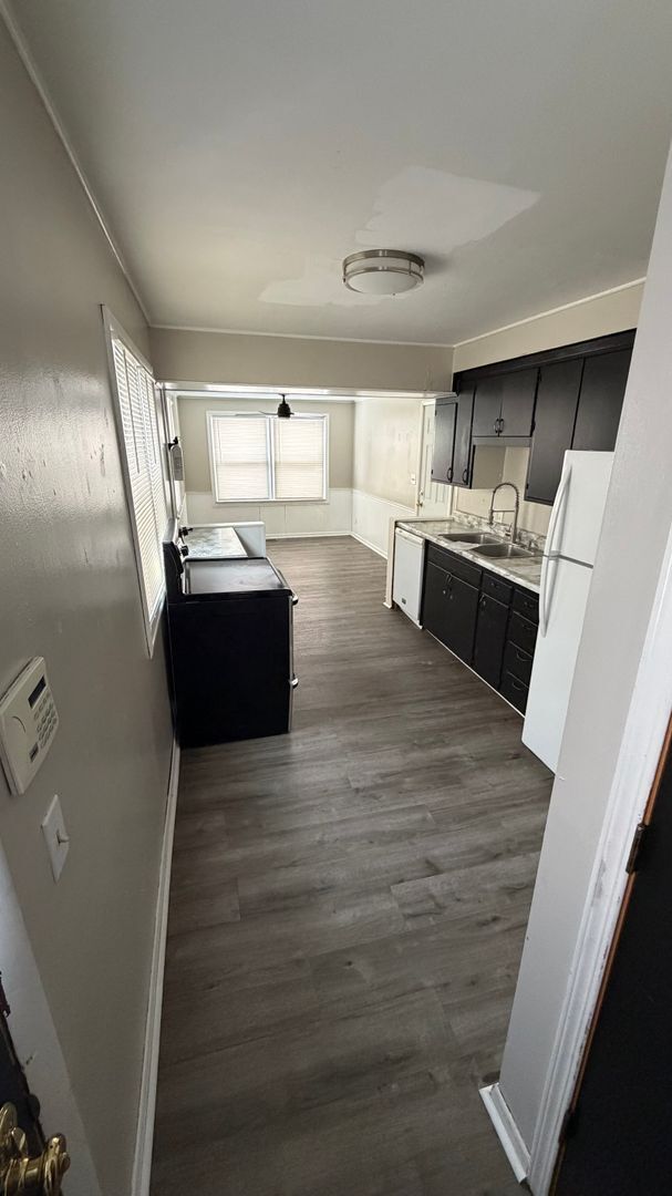 Building Photo - ***NEW ON THE MARKET....DRIVE BY TO CHECK IT OUT-located near UT****