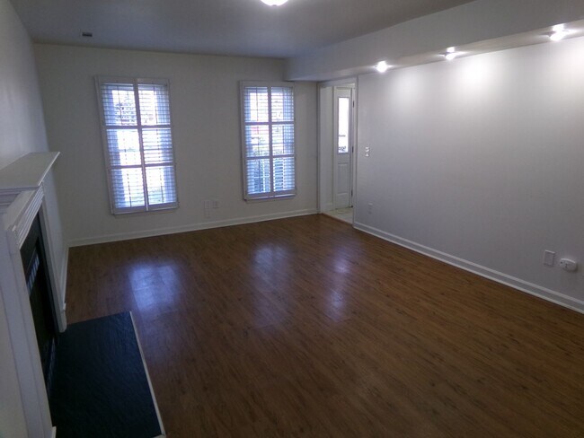 Building Photo - Well-kept 3 bedroom 2 1/2 bath home in the heart of Clemmons