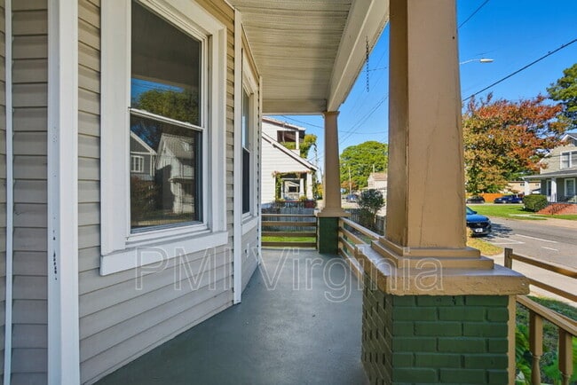 Building Photo - 527 W 26th St