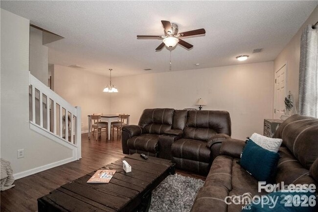 Building Photo - 137 Lynch Cir