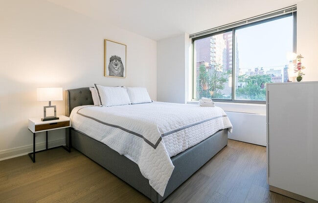 Building Photo - 45 E 33rd St