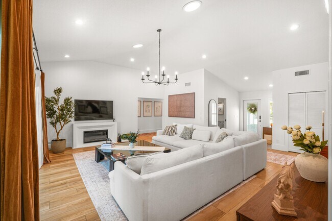 Building Photo - 13471 Barberry Dr