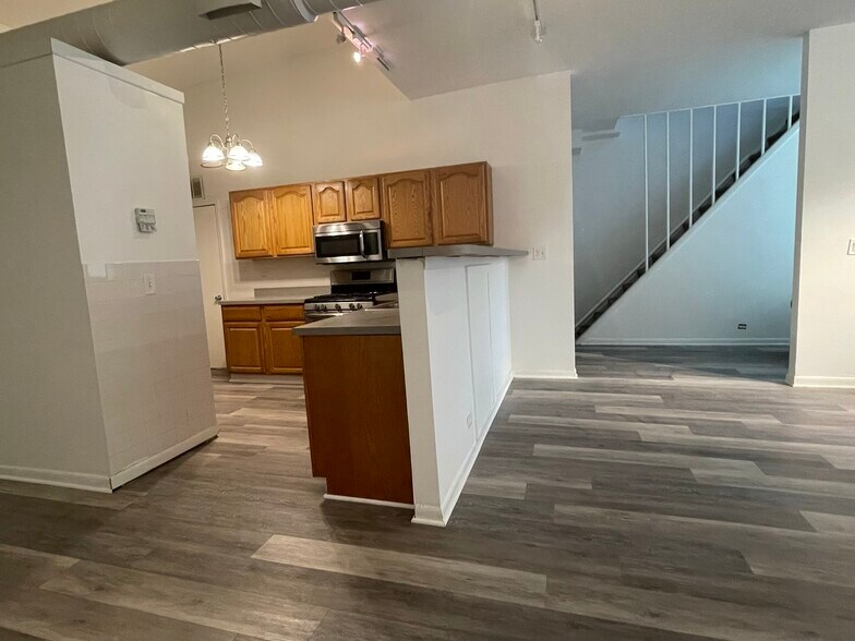 Building Photo - 1844 W Henderson St