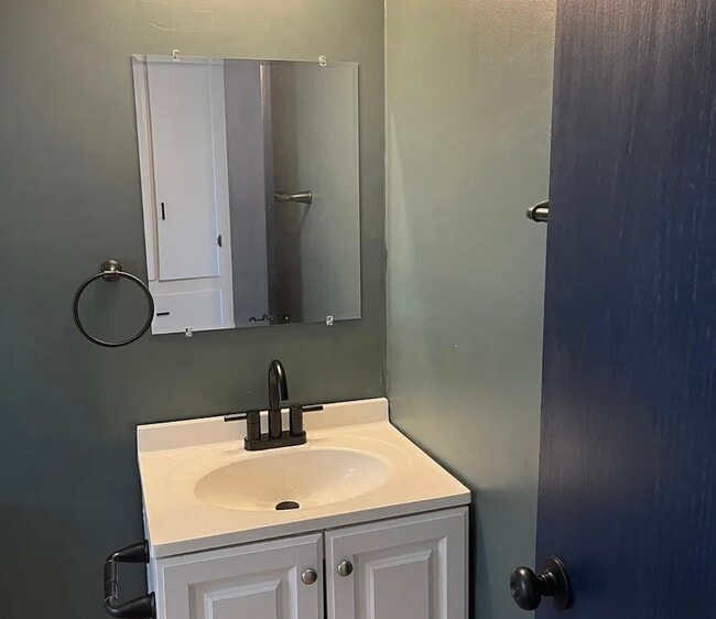 Building Photo - 2403 E Bayley St