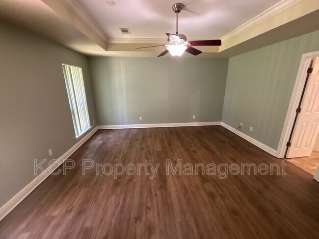 Building Photo - 2109 Barrington Dr
