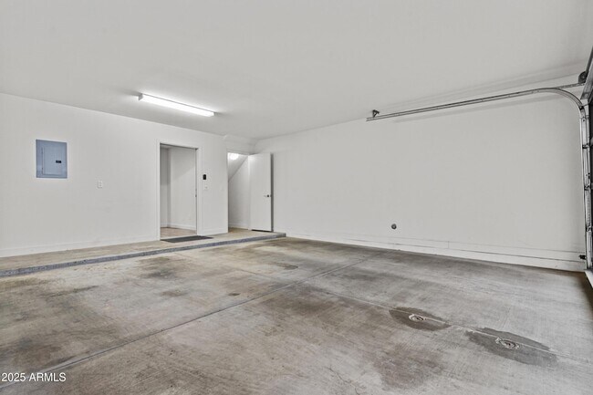 Building Photo - 325 E Coronado Rd