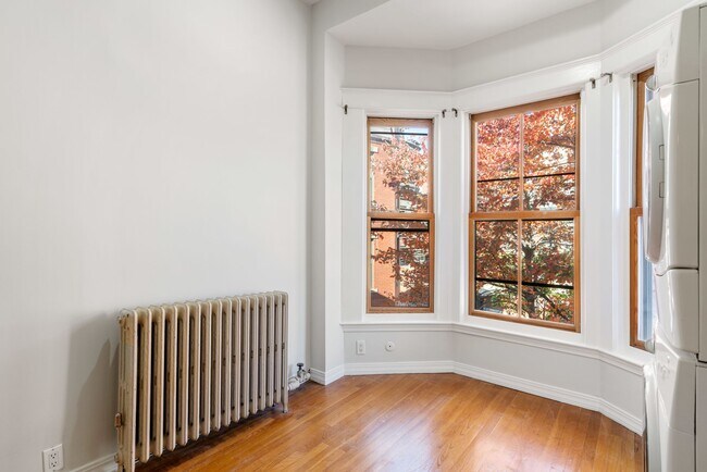 Building Photo - 17 Cazenove St