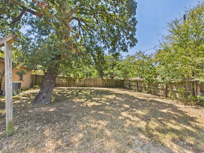 Building Photo - 1013 San Benito Dr