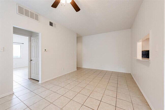 Building Photo - 9100 Mountain Ridge Dr