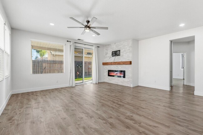 Building Photo - 1292 Paseo Belleza