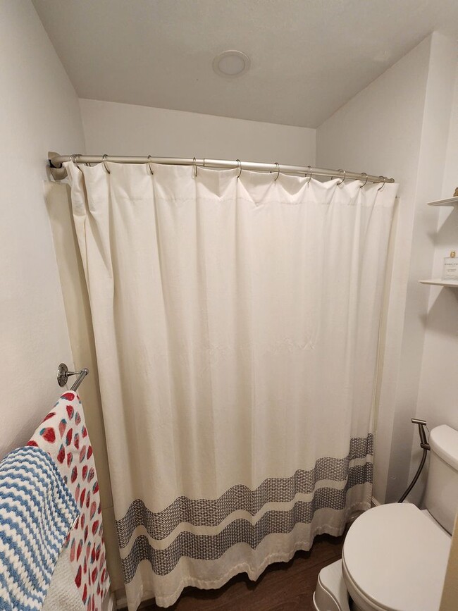 Building Photo - Completely Remodeled 3rd Floor Top Unit with Bay Views