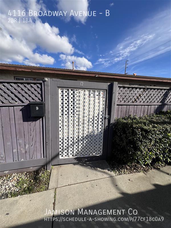 Building Photo - 4116 W Broadway