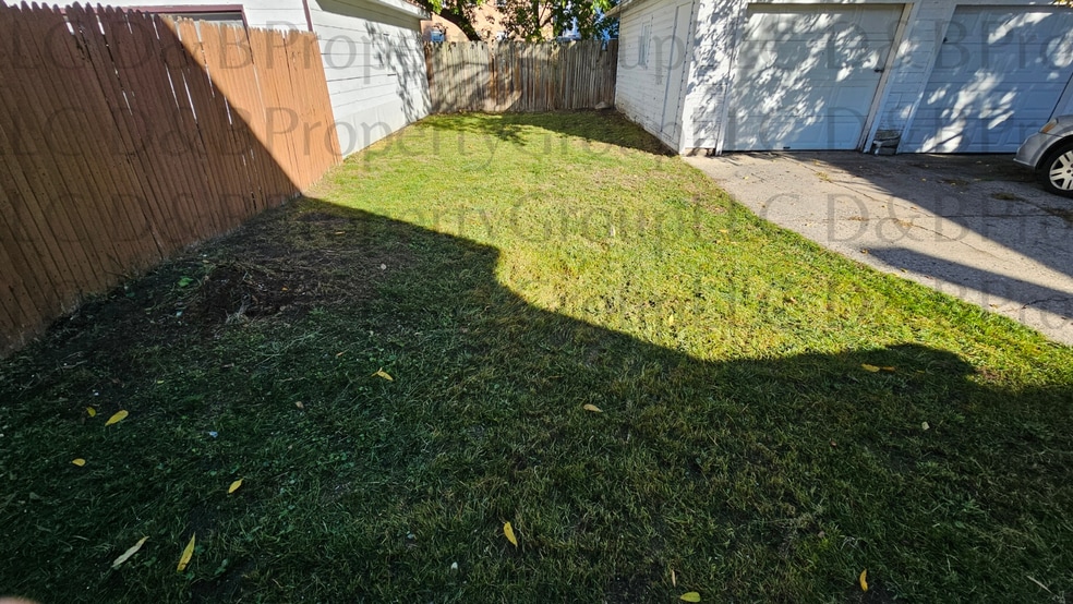 Building Photo - 939 Baraga St NE