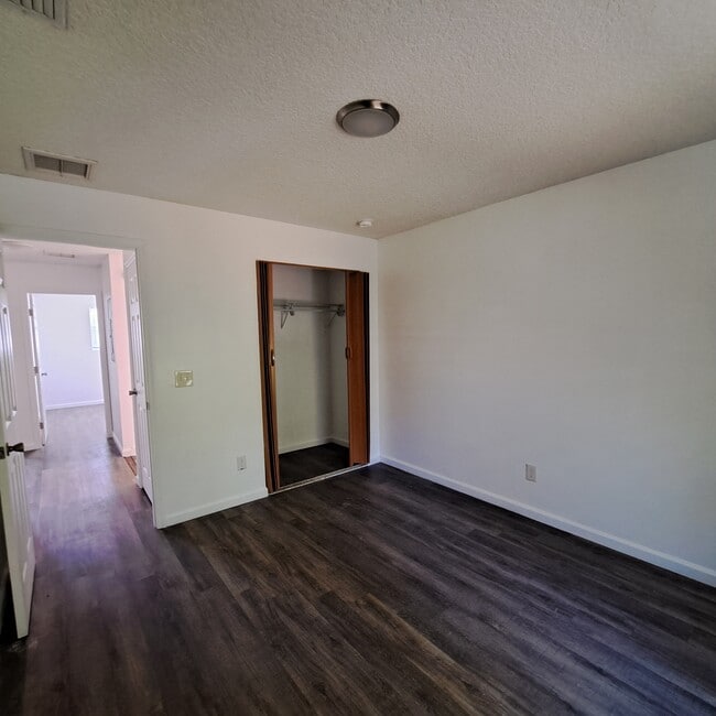 Building Photo - 1987 Erline Dr