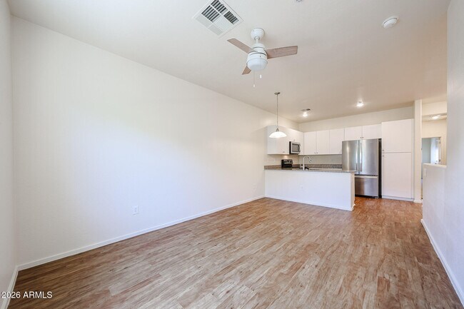 Building Photo - 2321 E Hidalgo Ave